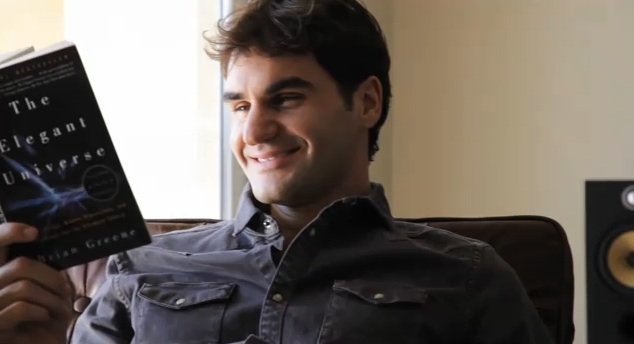 Federer_reads_book